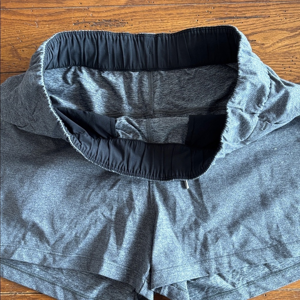 Lululemon On The Fly Short *2.5" Inseam Heathered Black Women’s Workout Size 8 - Picture 3 of 13
